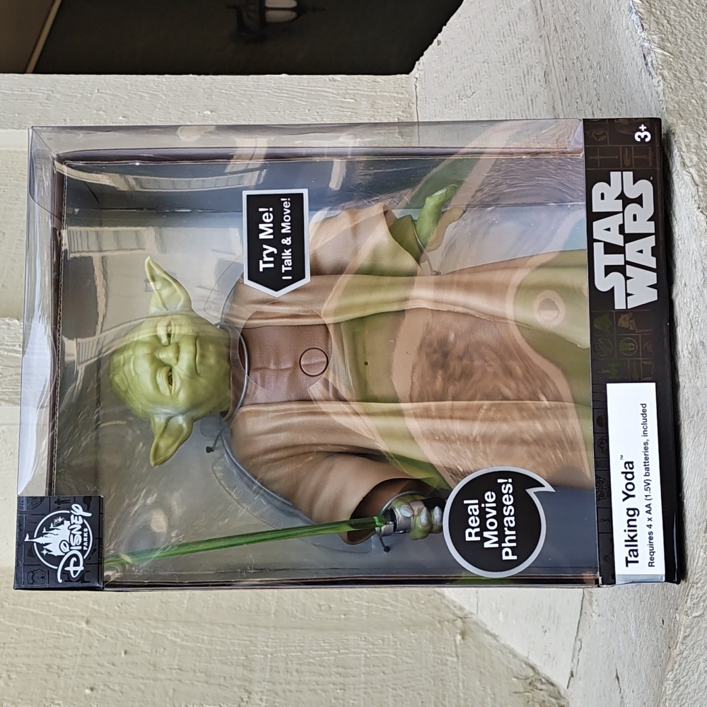 Disney Star Wars Talking Yoda Figure New In Box